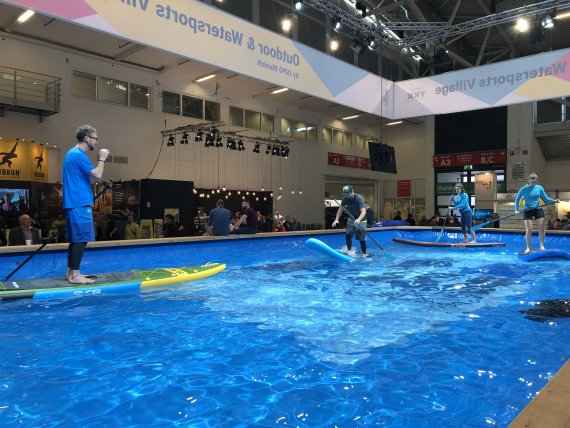 Raphael Kuner hat auf der ISPO Munich 2019 Tipps zum SUP-Einstieg gegeben. 