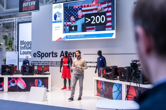 Stefan Zant in der eSports Arena der ISPO Munich 2019