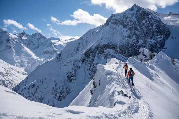 Wanderer in Schneebergen