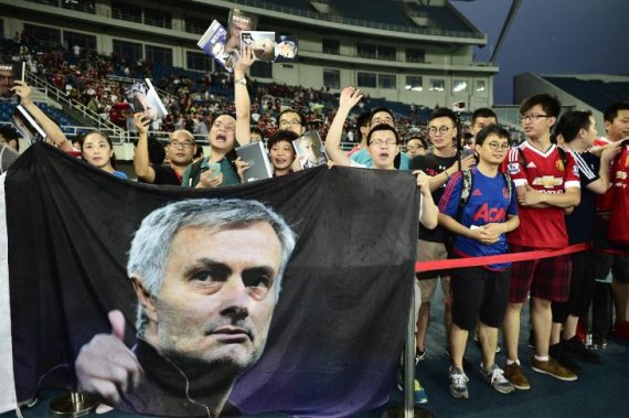 En_Mourinho_China-Fans-020318