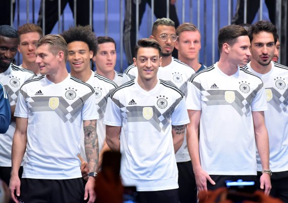 In November 2017, the DFB and supplier Adidas presented the new national team jersey.