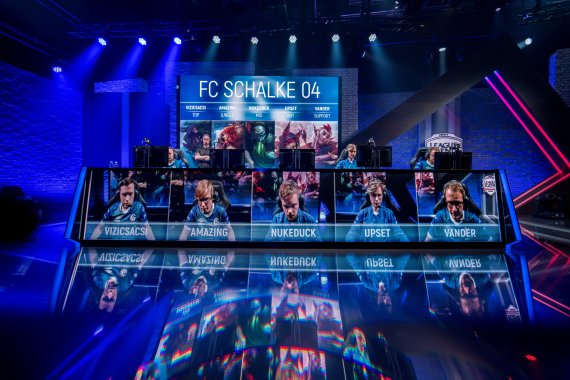 Der FC Schalke 04 spielt neben Fifa auch League of Legends