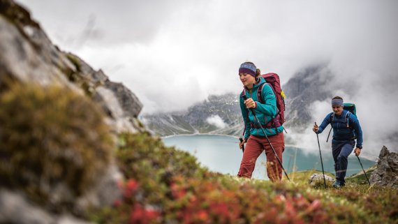 Weiter bergauf geht es bei der Rucksackmarke Deuter.