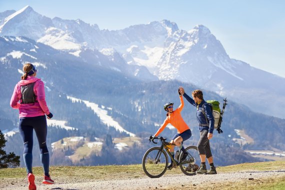 Fahrradfahrer auf den Bergen