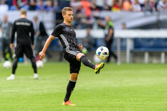 Joshua Kimmich spielt wie Khedira mit dem Nike Magista Opus (200 Euro).