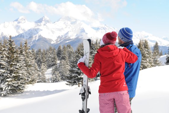 Beste Aussichten auf die schneebedeckten Gipfel im Skigebiet Arosa Lenzerheide. 