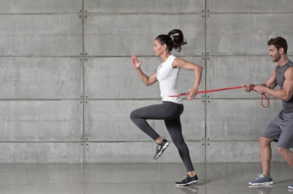 Resistance bands are also suitable for partner exercises.