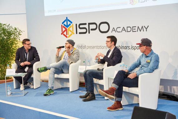 ISPO ACADEMY Moderation durch Pit Gottschalk (Funke Mediengruppe) mit Sebastian Canaves (off-the-path.com), Dirk von Gehlen (Süddeutsche Zeitung) und Lee Jakobs (Marker, Dalbello, Völkl) (v. l. n. r.)