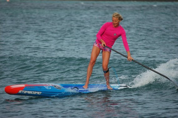 Sonni Hönscheid ist Weltmeisterin im Stand-up-Paddling.