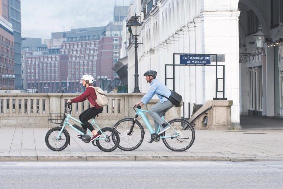 Mit dem E-Bike durch die Stadt fahren