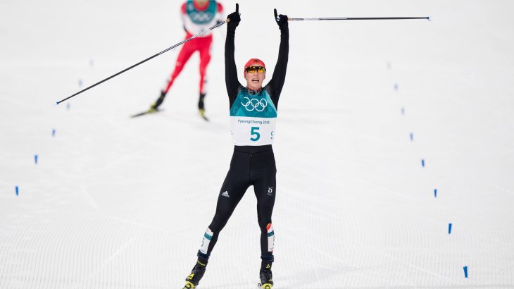 In the Nordic combination, Eric Frenzel did justice to his favorite role. The Saxon won gold at the first competition (normal hill).