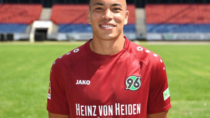 Hannover 96 geht wie schon in den letzten Jahren mit Heinz von Heiden als Brustsponsor in die Saison und kassiert dafür bis zu 5 Millionen Euro jährlich. Versicherer HDI bringt auf dem linken Ärmel noch einmal 500.000 Euro.