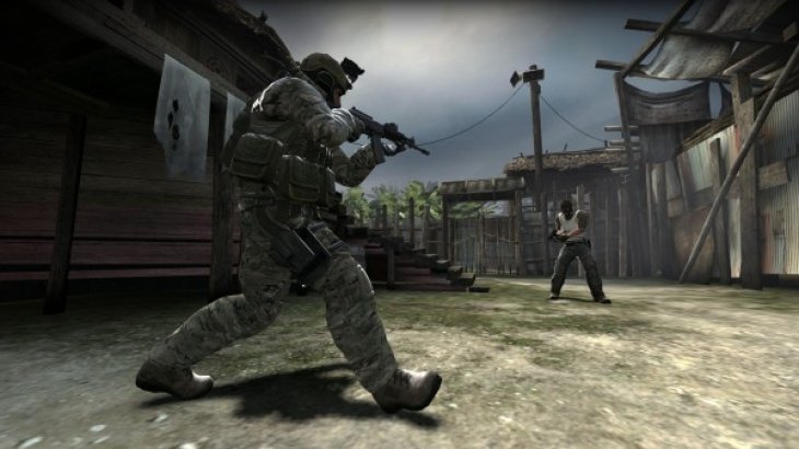 Counter-Strike: Global Offensive (CS:GO) ist das vierte Spiel der Counter-Strike Reihe und zählt mit 28,146,844 Streaming-Stunden zu den Top 10 der beliebten Spiele auf Twitch. Im Online-Taktik-Shooter wird in zwei Teams auf einer begrenzten Karte gegeneinander gespielt.