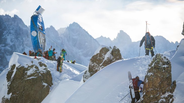 Nichts für schwache Nerven: Der Startpunkt in Chamonix. Von dort stürzen sich die Fahrer den Berg hinab.