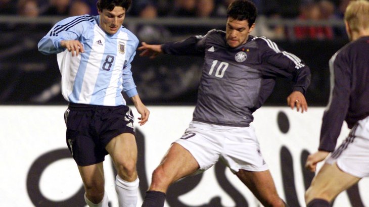 Schwarz-graue Mäuse, die sich durch das WM-Turnier 2002 mogeln... Ein dankbarer Spielplan bescherte Michael Ballack (r.) und Co den Einzug ins WM-Finale, doch nachdem styletechnisch mit den Trikots nichts zu holen war, ging auch das Finale gegen Brasilien verloren...