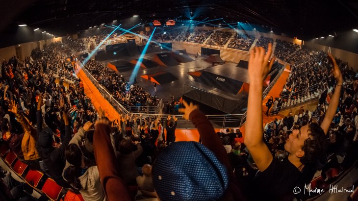 Bei den Indoor-Veranstaltungen der FISE bringen die Sportler jede Halle mit ihren Stunts zum kochen.