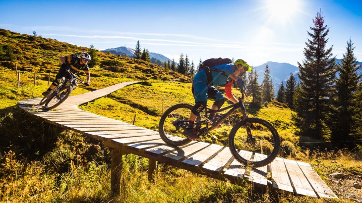 Auf vielen MTB-Passagen in Saalbach kommt echte Bikepark-Stimmung auf