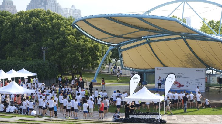 Die Ruhe vor dem Sturm. Um 7 Uhr morgens trafen sich 450 Läufer zum Morning Run der ISPO SHANGHAI im Century Park 