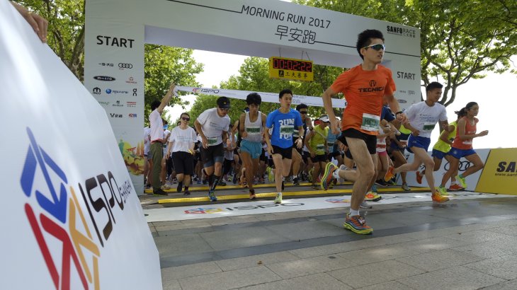 One hour later the field sets off for the five kilometers round. For many it turned out to be a very streuous experience