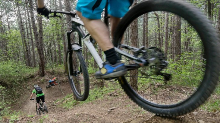 Anspruchsvolle Biketrails verlangen dem Körper einiges ab. Ein trainierter Muskelapparat und eine gute Tourvorbereitung sollte unbedingt sichergestellt sein.