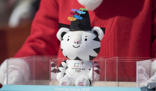 Das ist Soohorang der weiße Tiger. Der Name setzt sich zusammen aus den koreanischen Worten für Schutz (Sohoo) und Tiger (ho-rang-i)