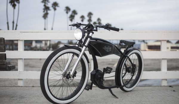 The Ruff Cycles Ruffian Black combines mobility with elegant design. Not only Harley-Davidson fans should get their money's worth with this sweeping retro look.