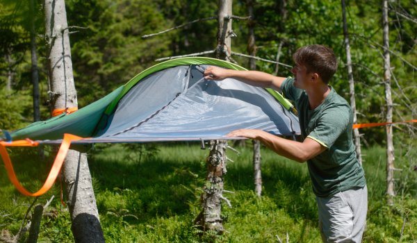 Frei über dem Boden schweben und das Gefühl von Schwerelosigkeit genießen, mit dem Tree-Tent von Tentsile kein Problem mehr. 