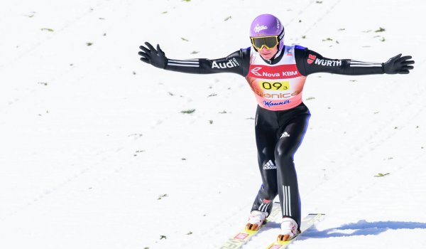 7. Andreas Wellinger, 145.500 Instagram-Follower: Im Februar 2018 erreichte er seinen größten Erfolg. Andreas Wellinger sprang zu Gold bei den Olympischen Winterspielen von der Normalschanze, auf der Großschanze ließ er Silber folgen – im Einzel und im Team. Der Oberbayer startet für den SC Ruhpolding und strebt erneut eine starke Saison an, damit er die Followerzahl als stärkster deutscher Athlet im nordischen Bereich behalten kann.