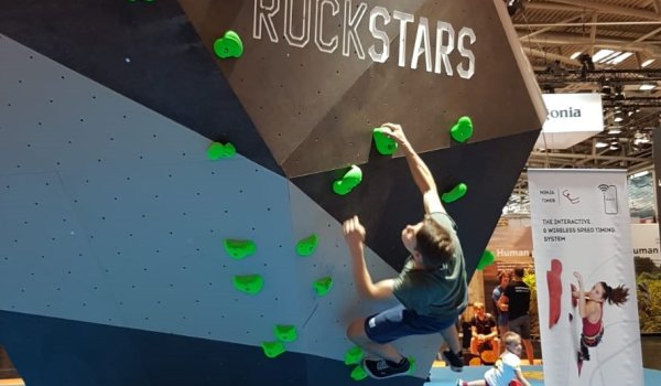 In der Fokus Area Climbing-Hub der OutDoor by ISPO können Besucher verschiedene Routen setzen und ausprobieren. 