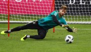 Auch wenn Torhüter Kevin Trapp vor allem für das Fangen von Bällen zuständig ist, braucht er natürlich einen sicheren Halt. Er findet ihn wie Angreifer Thomas Müller in Adidas X18.1 (219,95 Euro).