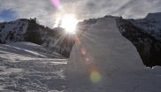 Iglu bauen gehört ebenso zu einer Schneeschuhwanderung…