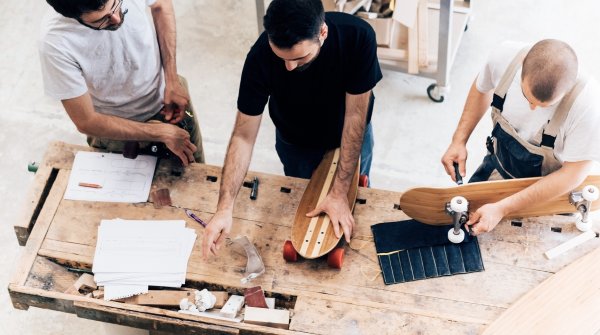 Board-Werkstatt im evo-Store Portland. Inszenierung trifft auf echte Begeisterung.