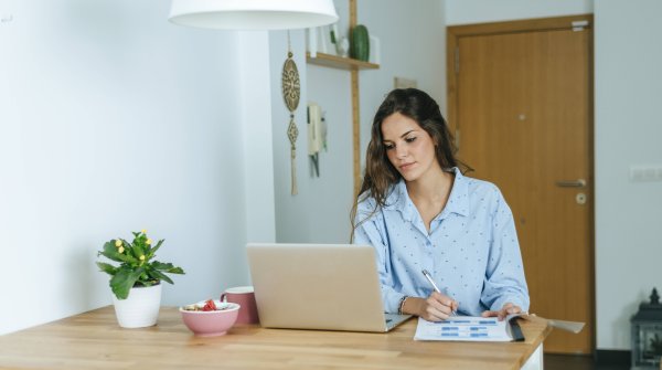 Wie gestaltet man das Home Office möglichst gesund? ISPO.com gibt Tipps.